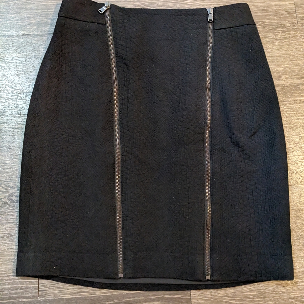 Ann Taylor Black Textured Pencil Skirt with Zippers - Size 2